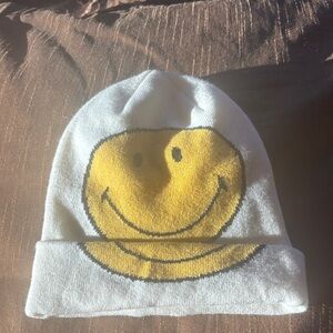 American Eagle Outfitters White and Yellow Smiley Beanie